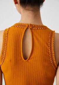 VILA VIBABIA O NECK - Top - honey ginger