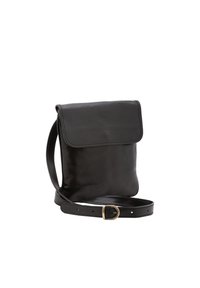 Borsa a tracolla nera in pelle con una superficie liscia, chiusura a patta e tracolla regolabile. Presenta dettagli in metallo e un design minimalista.
