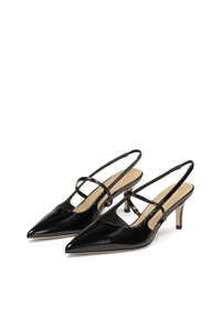 Black patent leather slingback heels with pointed toes, slender straps, and 5 cm stiletto heels, featuring a smooth texture.