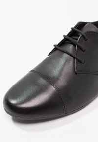 Tamaris Stringate - black
