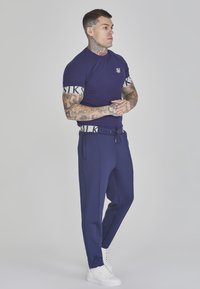 SIKSILK TAPERED FIT JOGGERS - Tracksuit bottoms - navy