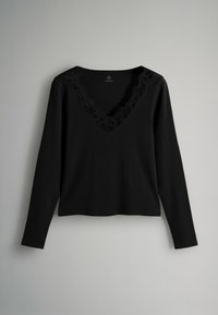 Čierny dlhý rukáv z rebrovaného materiálu, s hlbokým výstrihom do V s čipkovaným lemom. Jednoduchý, priliehavý dizajn s rovnou lemom.
