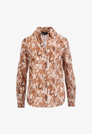 Camisa de botones con un intrincado patrón en marrón y crema, mangas largas, cuello clásico y un brillo sutil en una tela ligera.