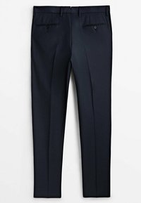 Pantalon sur mesure bleu marine foncé avec une texture lisse, doté d'un devant plat, de deux poches arrière et de plis subtils à l'avant.