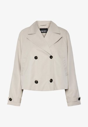 Lys beige kort dobbeltbrystet jakke med brede revers, fire sorte knapper foran, og knappefeste på lange ermer.