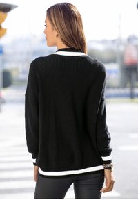 LASCANA V-AUSSCHNITT - Strickpullover - schwarz