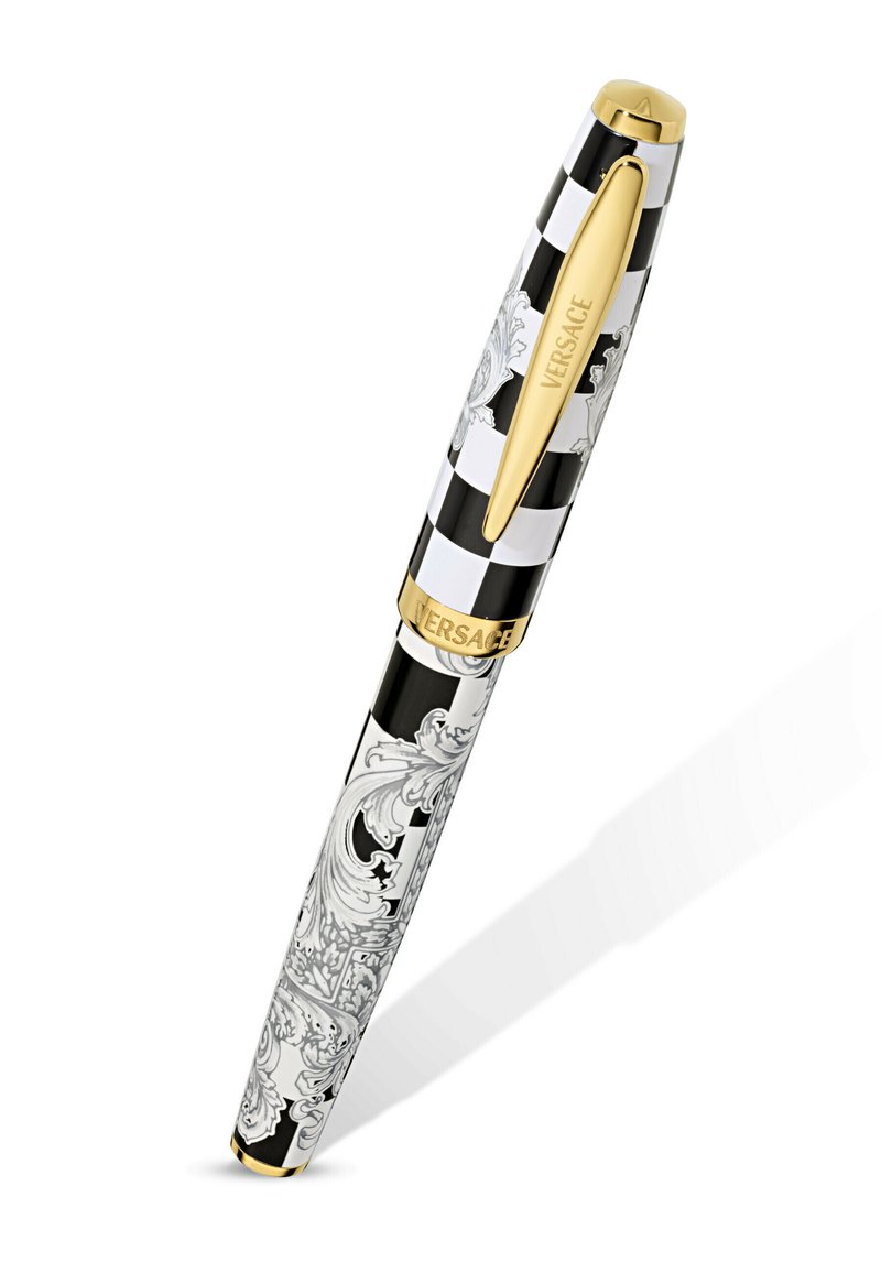 Črno-bela pisala z vzorcem šahovnice, zapleteni sivi motivi in zlatim sponko z vgraviranim napisom "VERSACE". Gladek in sijajen zaključek.