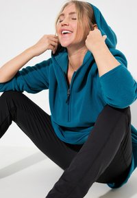 Ulla Popken HOODED NECK - Felpa in pile - dark petrol