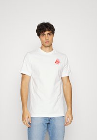 Nike Sportswear GRAPHIC TEE - T-shirt estampada - white