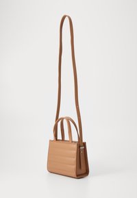 Calvin Klein LINE QUILT MINI TOTE - Borsa a mano - lion
