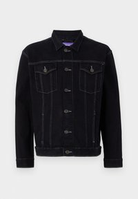 Schwarze Jeansjacke mit einer vorderen Knopfleiste, zwei Brusttaschen und kontrastierendem weißen Nähten; hat einen Kragen und lange Ärmel.