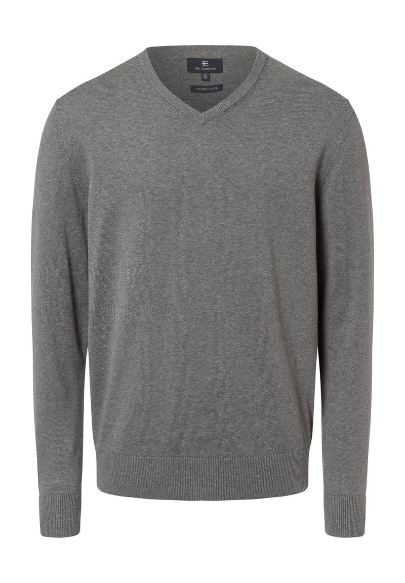 Grauer V-Ausschnitt-Pullover aus Bio-Baumwolle, mit langen Ärmeln und gerippten Bündchen und Saum für eine figurbetonte Passform. Glatte Textur, einfaches Design.