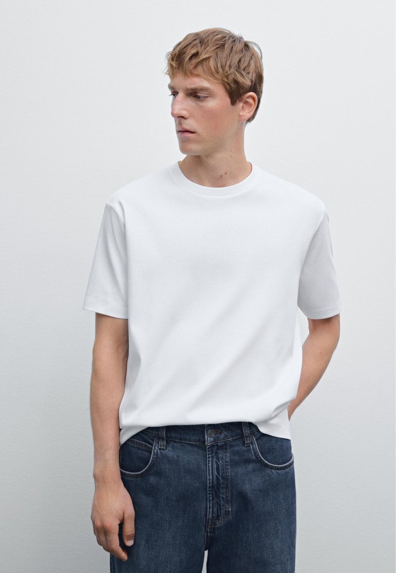 Massimo Dutti WIDE FIT SHORT SLEEVE WITH CREW NECK - T-shirts basic - white