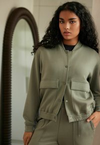 Next Bomber-jakk - khaki green