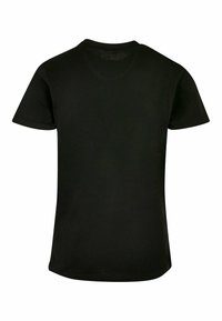 Camiseta negra de manga corta hecha de algodón. Diseño simple con cuello redondo y dobladillo recto. Sin patrones ni acentos visibles.