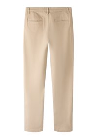 Pantaloni beige a gamba dritta, realizzati in tessuto liscio. Presentano due tasche posteriori e un design pulito della cintura.