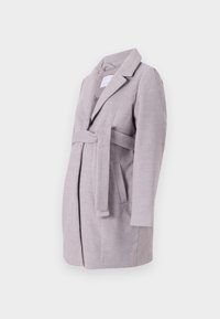 Lys grå belted frakk med krage, sidelommer og lange ermer, laget av myk, teksturert stoff, med moderne skreddersydd design.