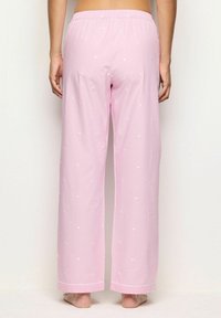 Roze gestreepte pyjamabroek met een losse pasvorm, voorzien van witte stippen en een zachte, gladde textuur. Elastiche tailleband, recht gesneden design.