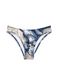 Dół bikini do pływania w wirującym niebieskim, kremowym i granatowym wzorze. Materiał ma gładką teksturę z białą podszewką i wąskimi bocznymi paskami.