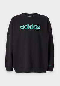 Svart sweatshirt med en stor, grön broderad "adidas"-logotyp över bröstet, med ribbade ärmar och nederkant, tillverkad av ett mjukt material.