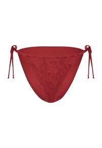 Červené bikiny s nastavitelnými bočními vazy, hladkou texturou a jemným mramorovaným vzorem. Navrženo pro těsné přilnutí, nízký střih.