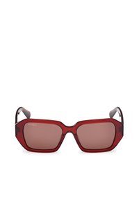 Ochelari de soare din acril roșu cu un design geometric supradimensionat; lentile de culoare maro; brațe subțiri cu un detaliu discret al logo-ului.