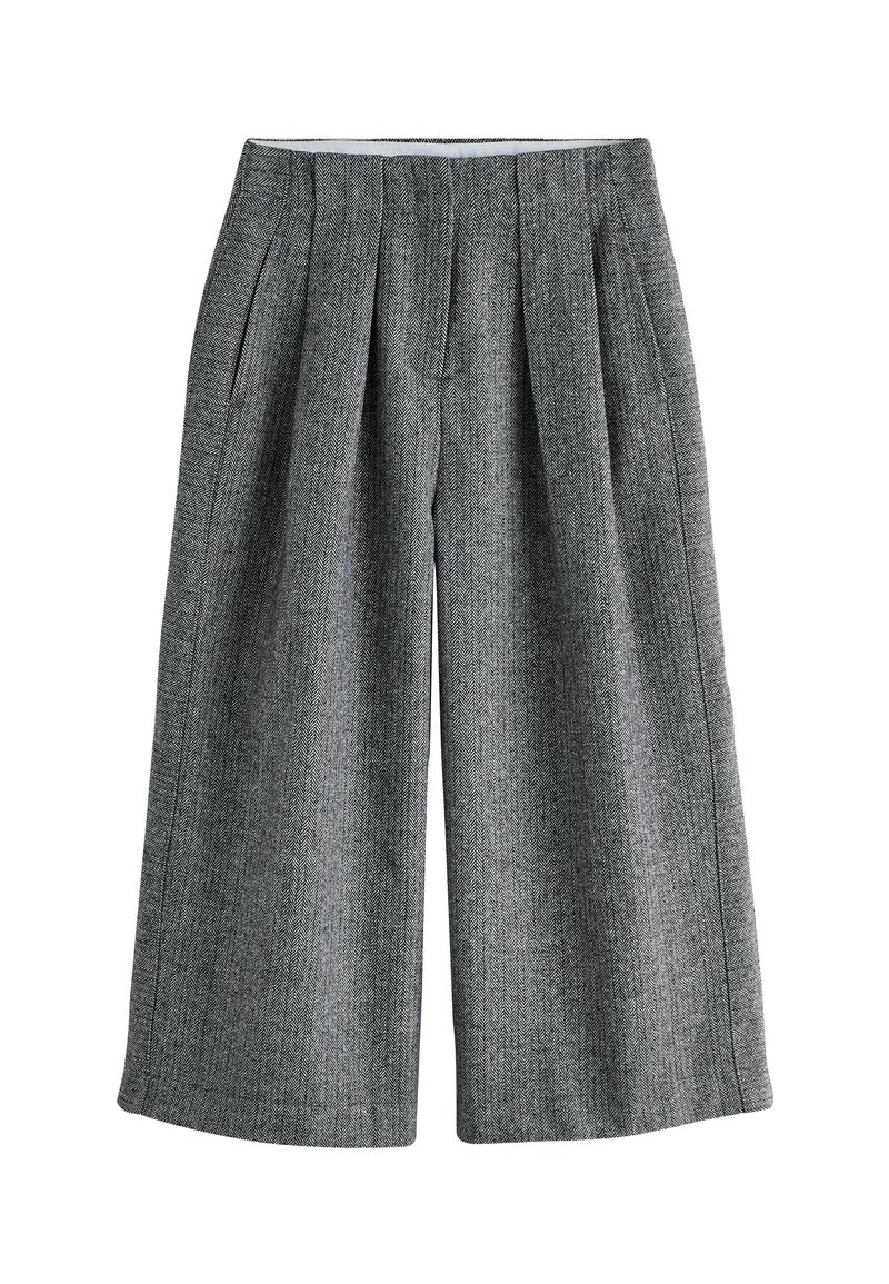 Graue Fischgrat-Hosen mit weitem Bein, gefalteter Vorderseite und glattem Bund. Hergestellt aus strukturiertem Stoff, mit seitlichen Taschen.