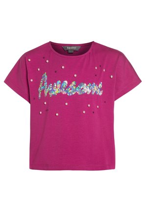 Crop top à manches courtes magenta avec texte coloré en sequins "Awesome" et petites décorations dispersées de perles et perles noires.