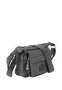 Grijze schoudertas van duurzaam materiaal, met een ritsluiting, verstelbare schouderriem en voorvak met drukknoopsluiting.