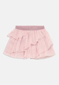 Jupe en tulle rose avec de multiples volants superposés et une taille élastique scintillante. Texture douce, finition transparente et design délicat.