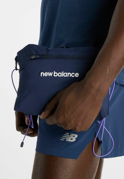 New Balance ATHLETICS LIGHT PACKABLE JKT - Chaqueta de entretiempo - team navy electric purple — photo 5