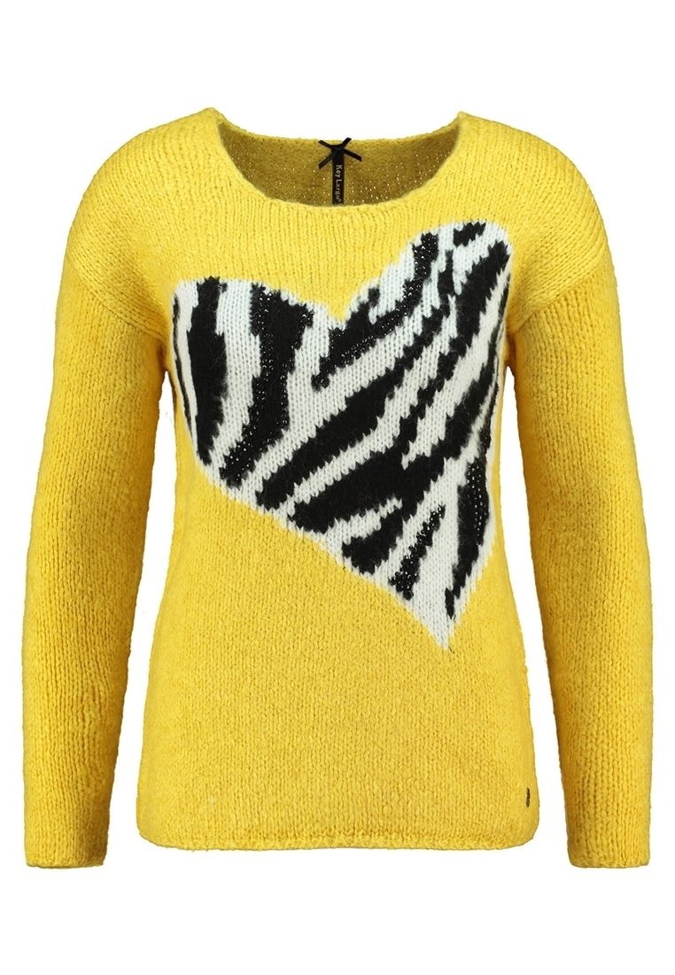 Maglione giallo lavorato a maglia con un motivo a zebra bianco e nero a forma di cuore, caratterizzato da un tessuto testurizzato e un collo a barca.