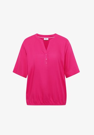 Blouse rose vif à manches courtes avec encolure ronde fendue, trois boutons sur le devant et ourlet élastique.