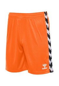 Ljust orange shorts tillverkade av slät tyg med ett svart och vitt zickzackmönster längs sidan och "hummel"-logotypen i vitt vid fållen.