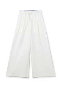Pantalones de pierna ancha hechos de una tela suave y elástica en color blanco, con una cinturilla ajustable y pliegues en la parte delantera.