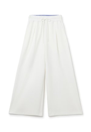 Pantalones de pierna ancha hechos de una tela suave y elástica en color blanco, con una cinturilla ajustable y pliegues en la parte delantera.