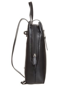 Sac en cuir noir au design épuré, avec une fermeture éclair, une bandoulière amovible et une surface texturée. Aucun motif ni accent.