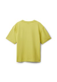 Světlá žlutá tričko s krátkým rukávem zobrazené zezadu, s kulatým výstřihem a jednoduchým designem na bílém pozadí.