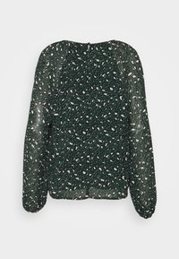 Tmavě zelená, průsvitná blůza s dlouhými nabíranými rukávy. Obsahuje bílý abstraktní vzor a zapínání na knoflík na zadním výstřihu.