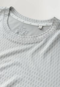 Unselected, light grey