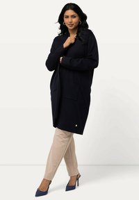 Ulla Popken LONG OPEN FRONT SWEATER - Vest - dark blue