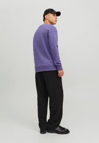 Jack & Jones JJESTAR CREW NECK - Sweater - twilight purple