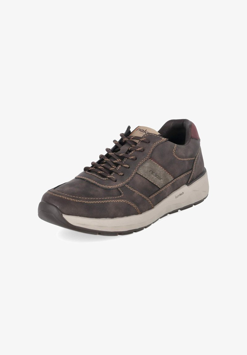 Baskets décontractées en cuir marron foncé avec semelle beige, détails cousus, lacets à l'avant et col rembourré pour plus de confort.