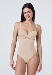Body shaping beige con una texture liscia e elastica, dotato di coppe moldate, spalline regolabili e vita alta per una compressione ottimale.