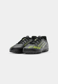 adidas Performance F50 CLUB TF - Fodboldstøvler til kunstgræs - core black/iron metallic/lucid lemon