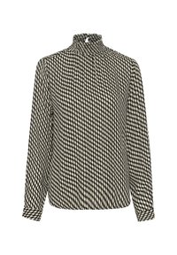 Zwart- en crèmekleurige blouse met een hoog gerimpeld hals, lange mouwen en een geometrisch ontwerp met diamanten. Gladde stoftextuur.