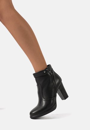 Queen Helena, Botines - nero