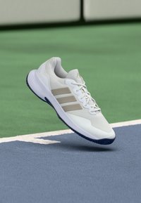 Δεν επιλέχθηκε, footwear white/cyber metallic/dark blue