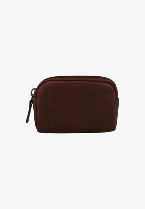 Bruine leren tas met een ritssluiting, rechthoekige vorm, zichtbare stiksels en een geëtst logo aan de zijkant, gladde textuur.