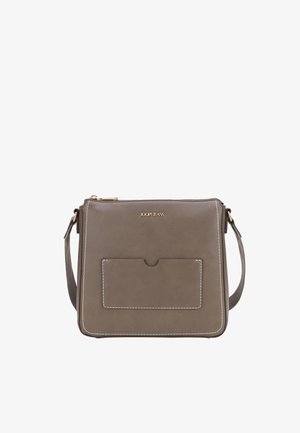 Bolso bandolera topo con bolsillo frontal, cremallera dorada, detalles de costura, correa ajustable y logo "JOOP!JEANS" en superficie de piel lisa.